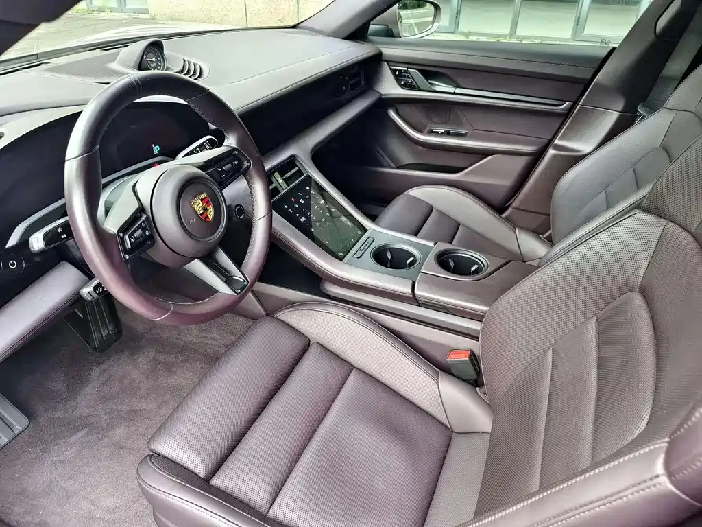 Porsche Taycan — миниатюра 9