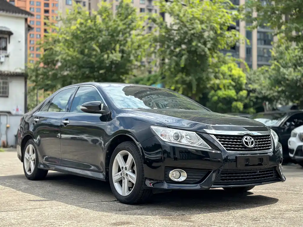 Toyota Camry — миниатюра 3