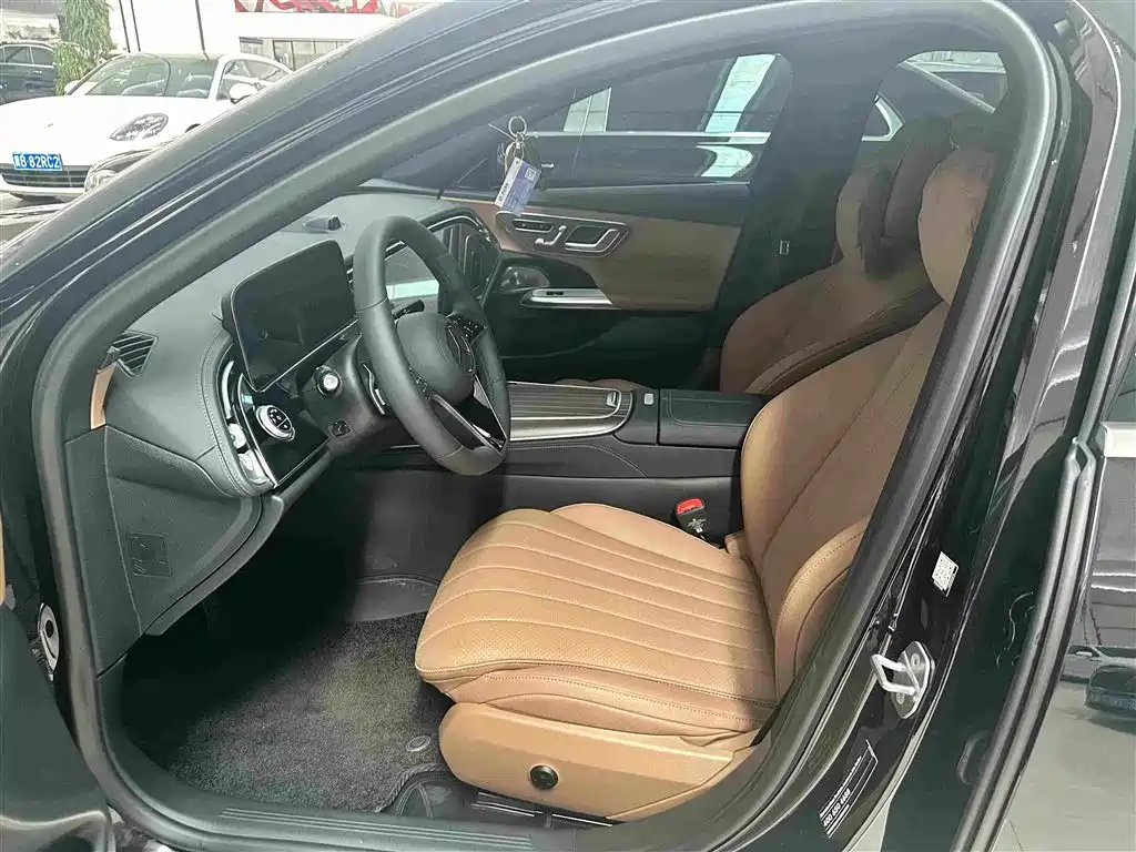 Mercedes-Benz E-Class — миниатюра 10