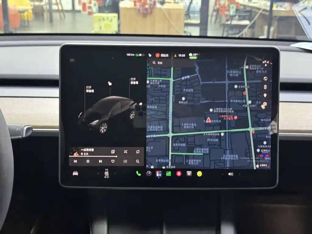 Tesla Model Y — миниатюра 9
