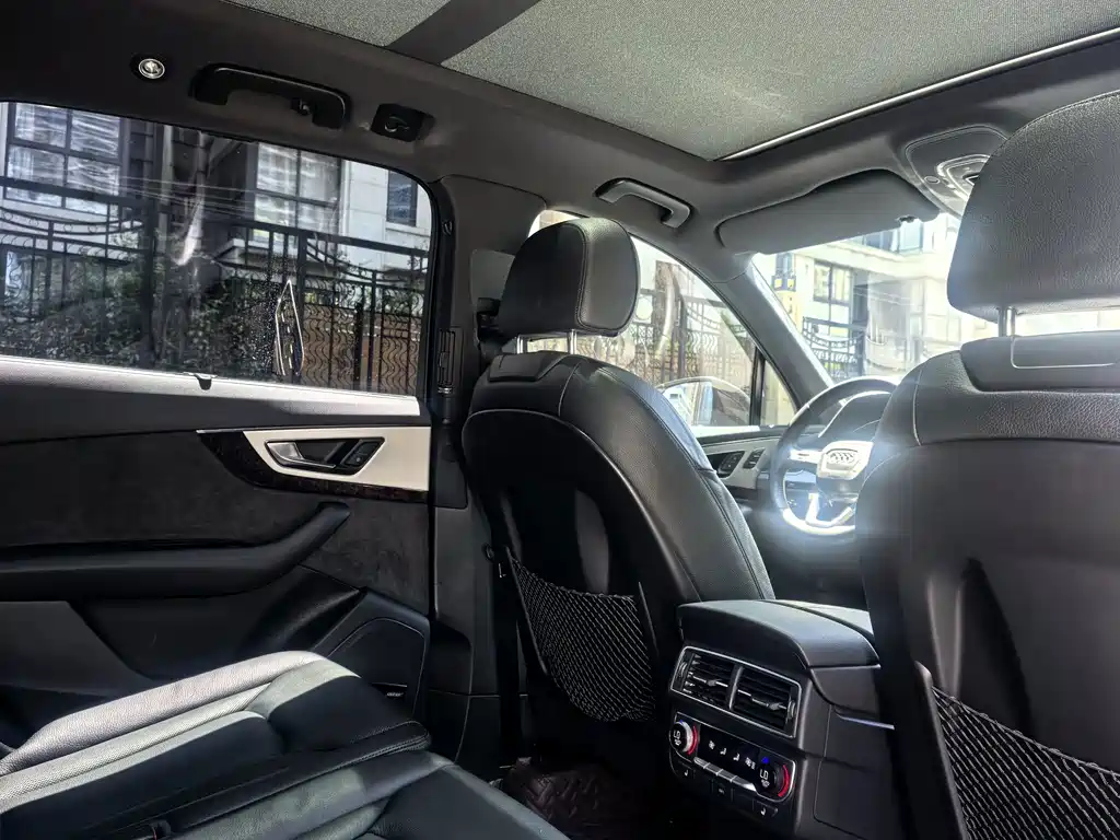 Audi Q7 — миниатюра 10