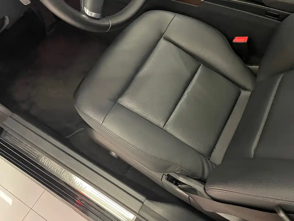 Mercedes-Benz E-Class — миниатюра 27