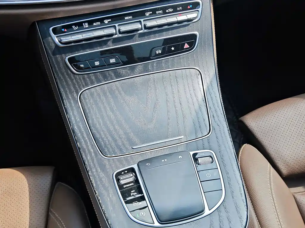 Mercedes-Benz E-Class — миниатюра 14