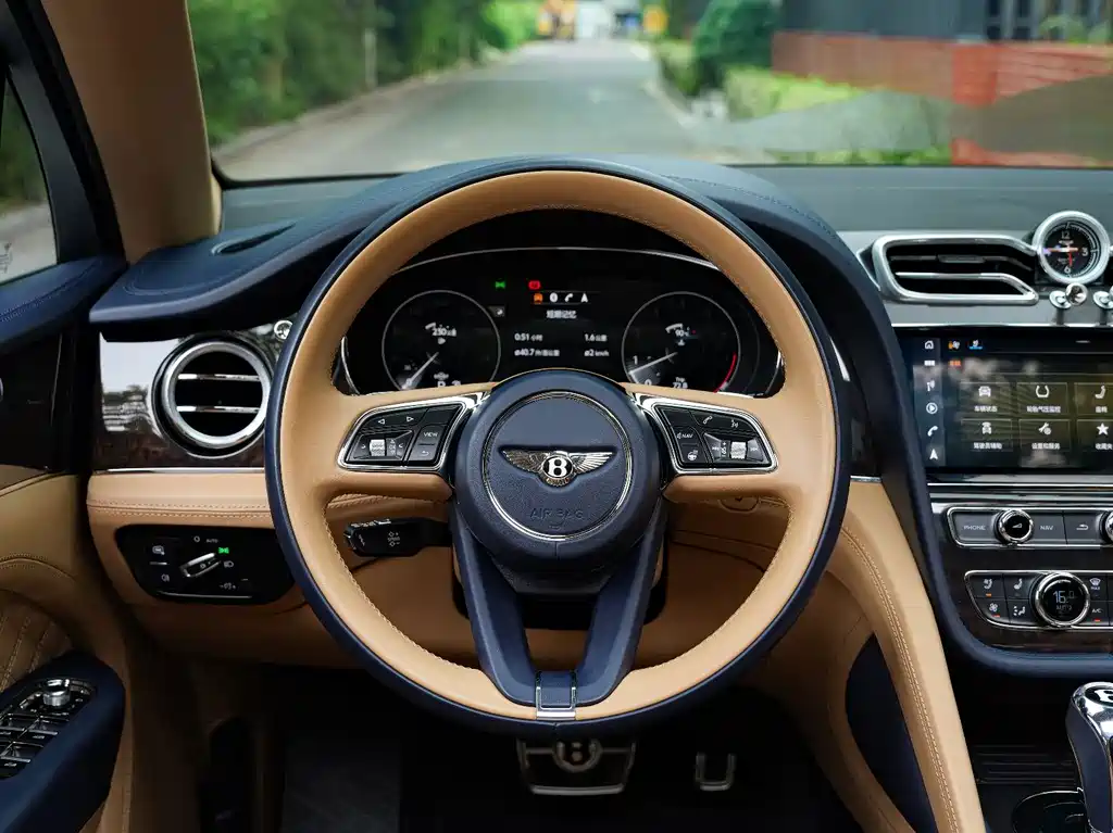Bentley Bentayga — миниатюра 10