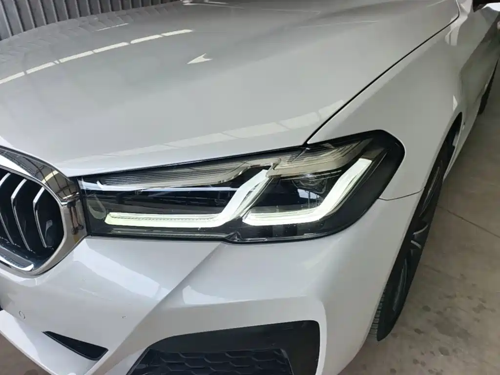 BMW 5 Series — миниатюра 24