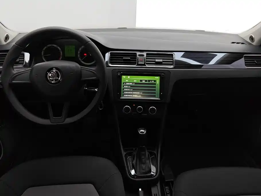 Skoda Rapid — миниатюра 12