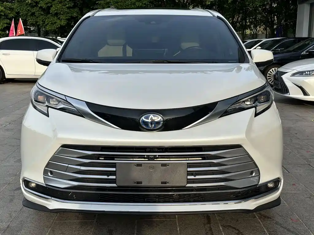 Toyota Sienna — миниатюра 2