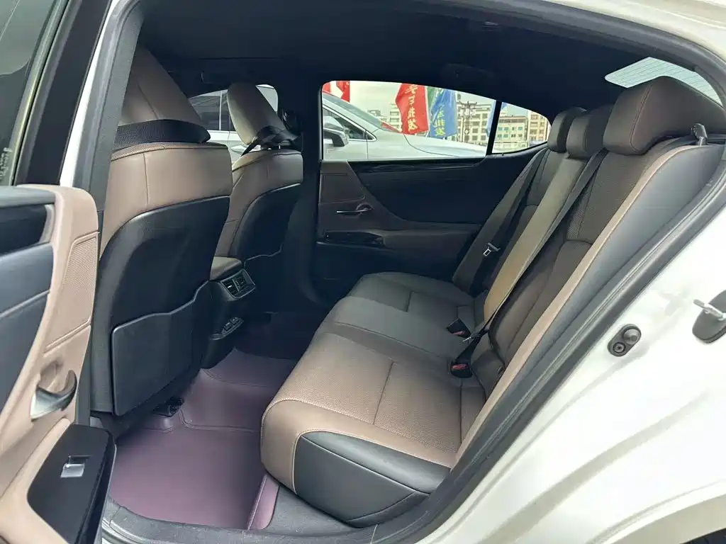 Lexus ES — миниатюра 7