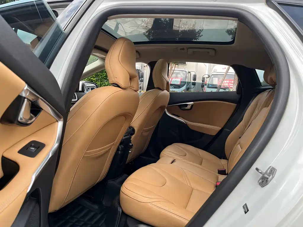 Volvo V40 — миниатюра 15