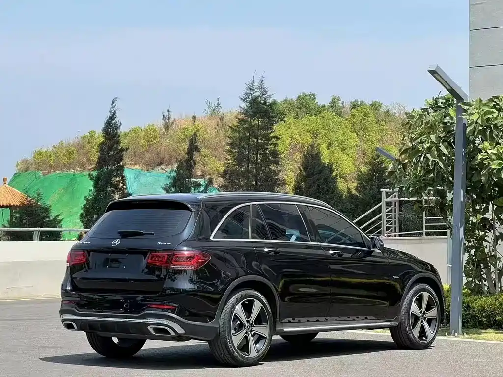 MERCEDES-BENZ GLC
