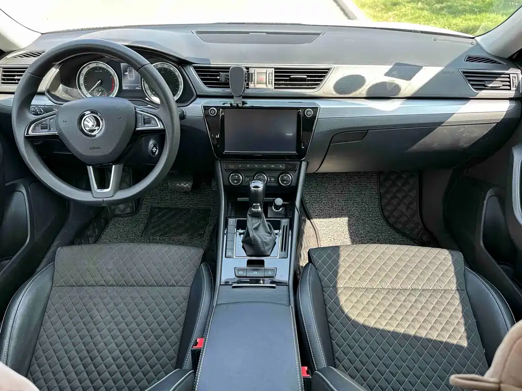 Skoda Superb — миниатюра 15