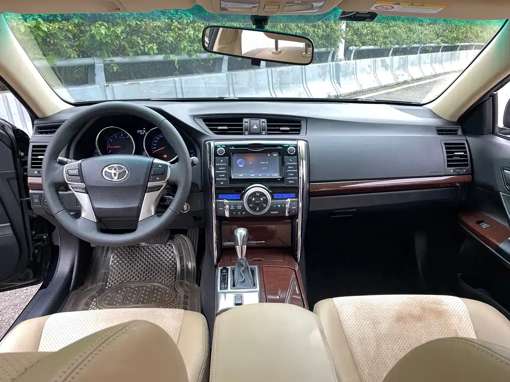 Toyota Reiz — миниатюра 8