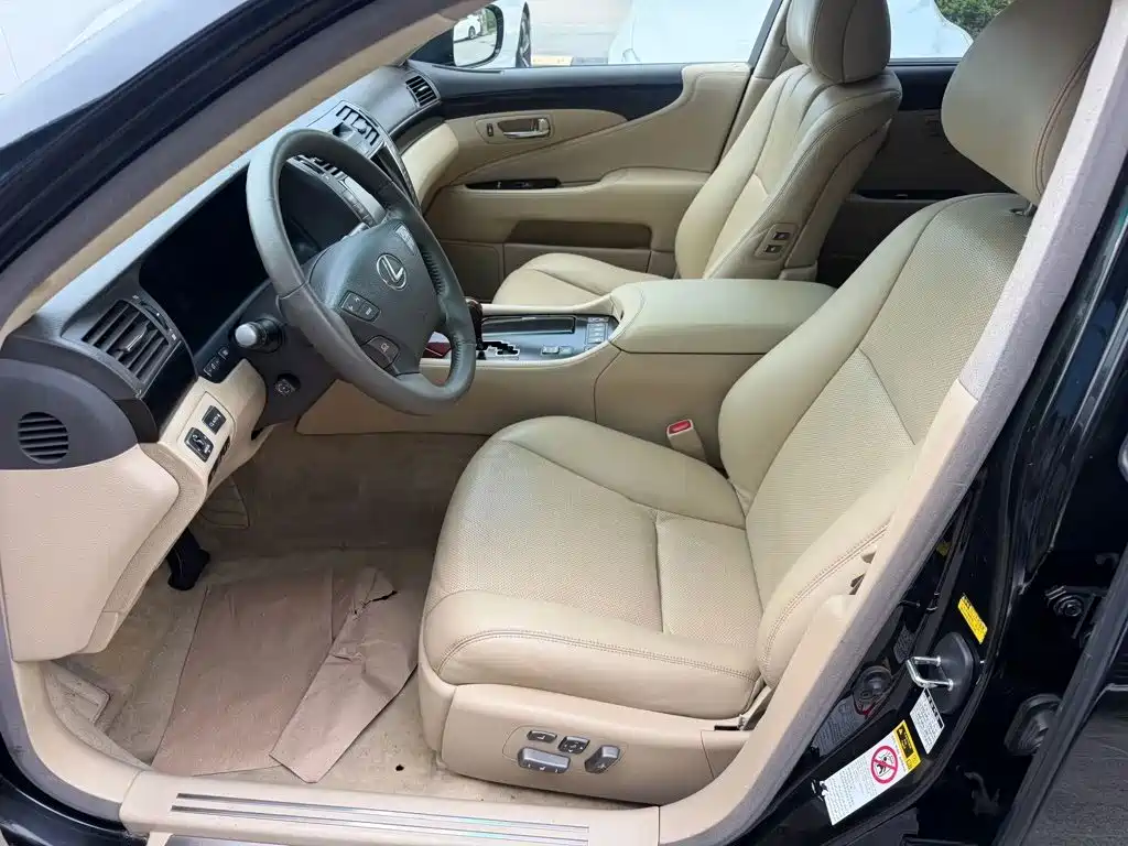 Lexus LS — миниатюра 9