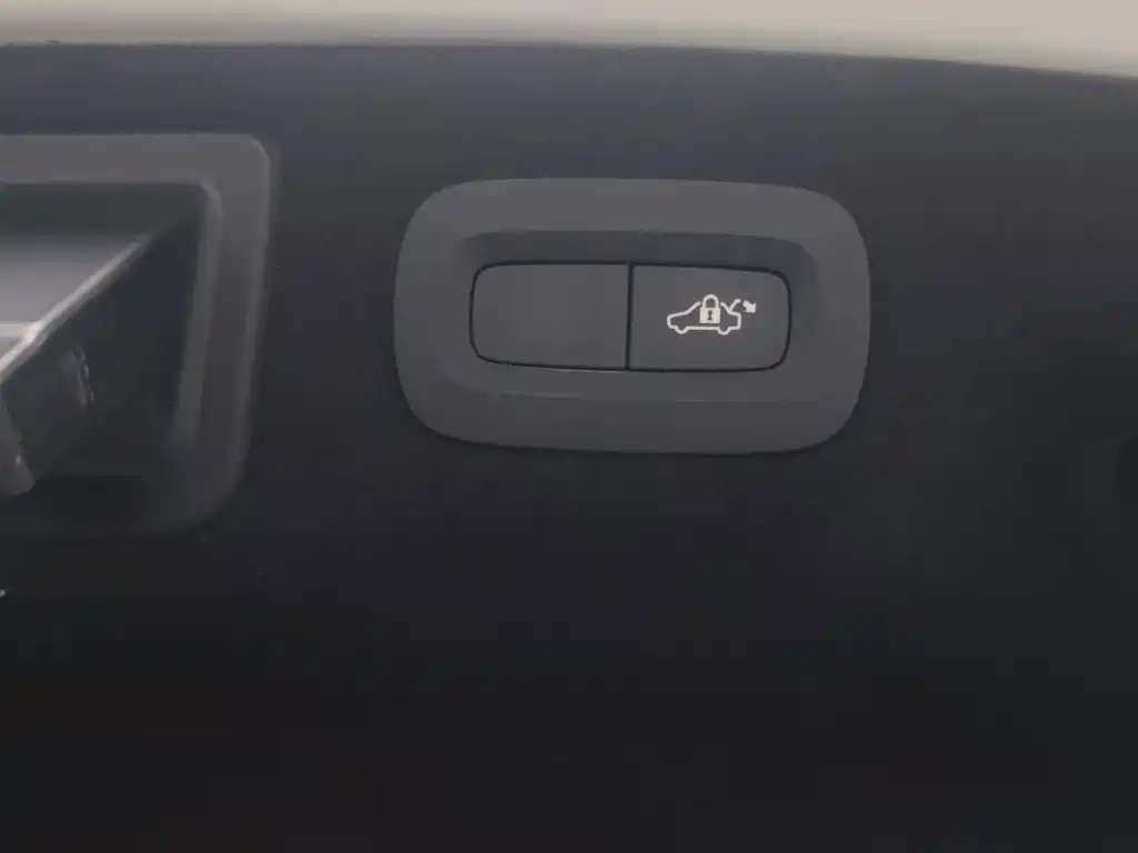 Volvo S90 — миниатюра 13