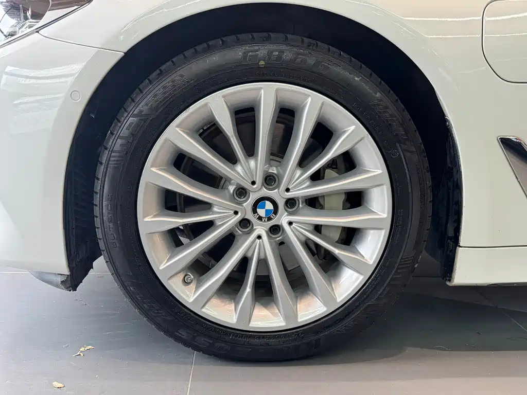 BMW 5 Series New Energy — миниатюра 15