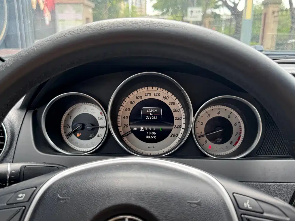 Mercedes-Benz C-Class — миниатюра 12