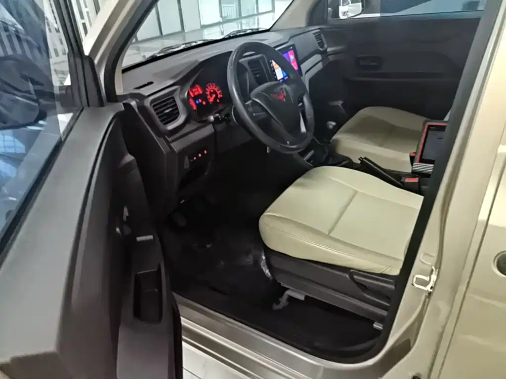 Wuling Hongguang V — миниатюра 16