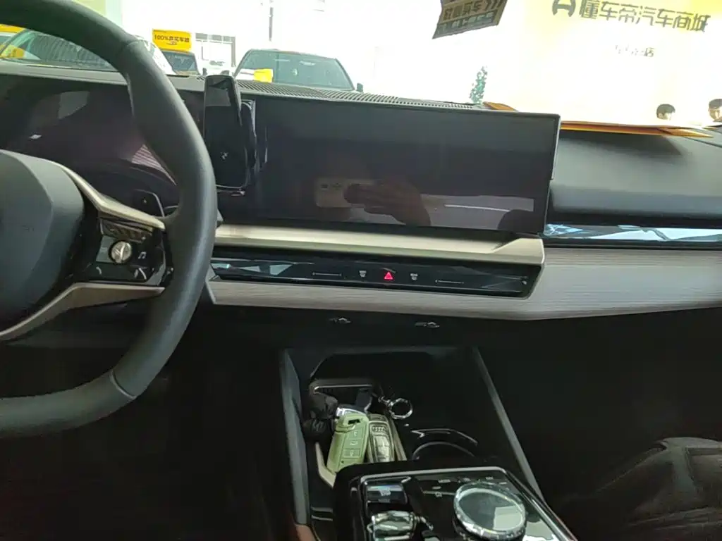 BMW 5 Series — миниатюра 13