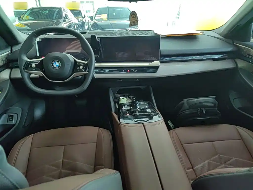 BMW 5 Series — миниатюра 10