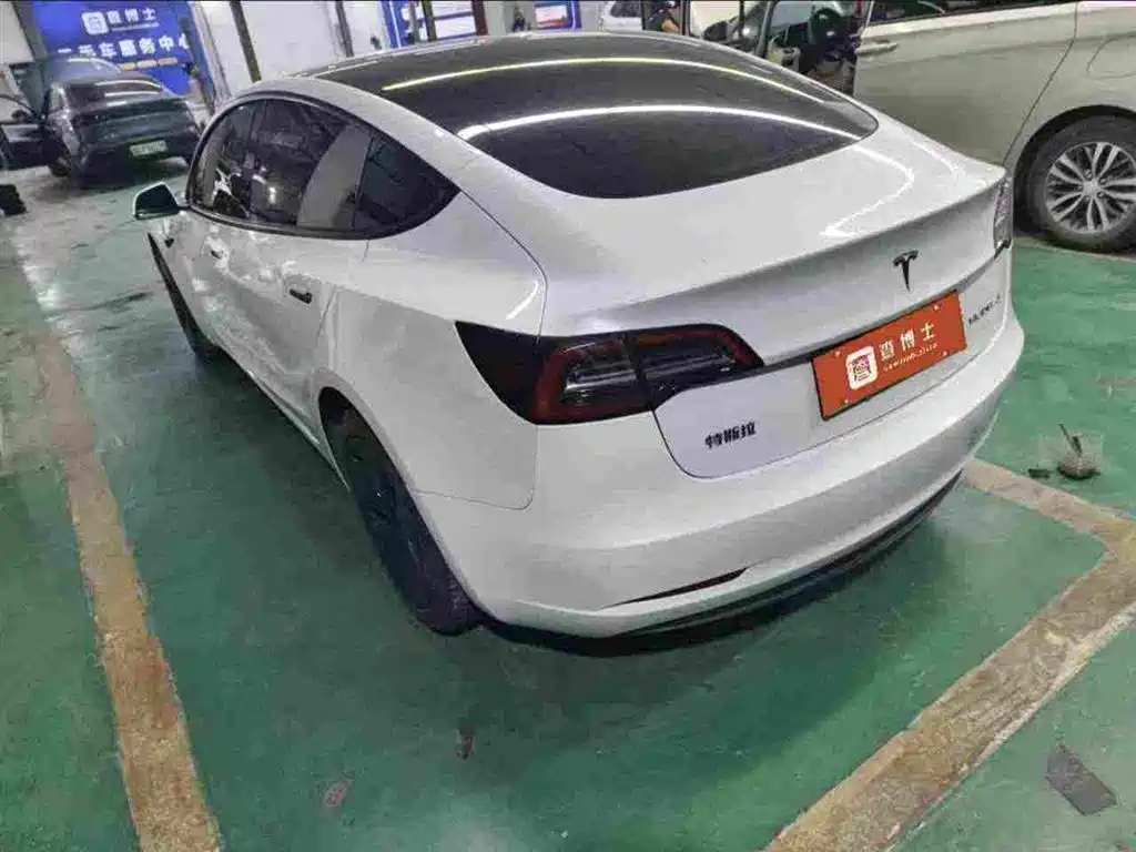 Tesla Model 3 — миниатюра 7