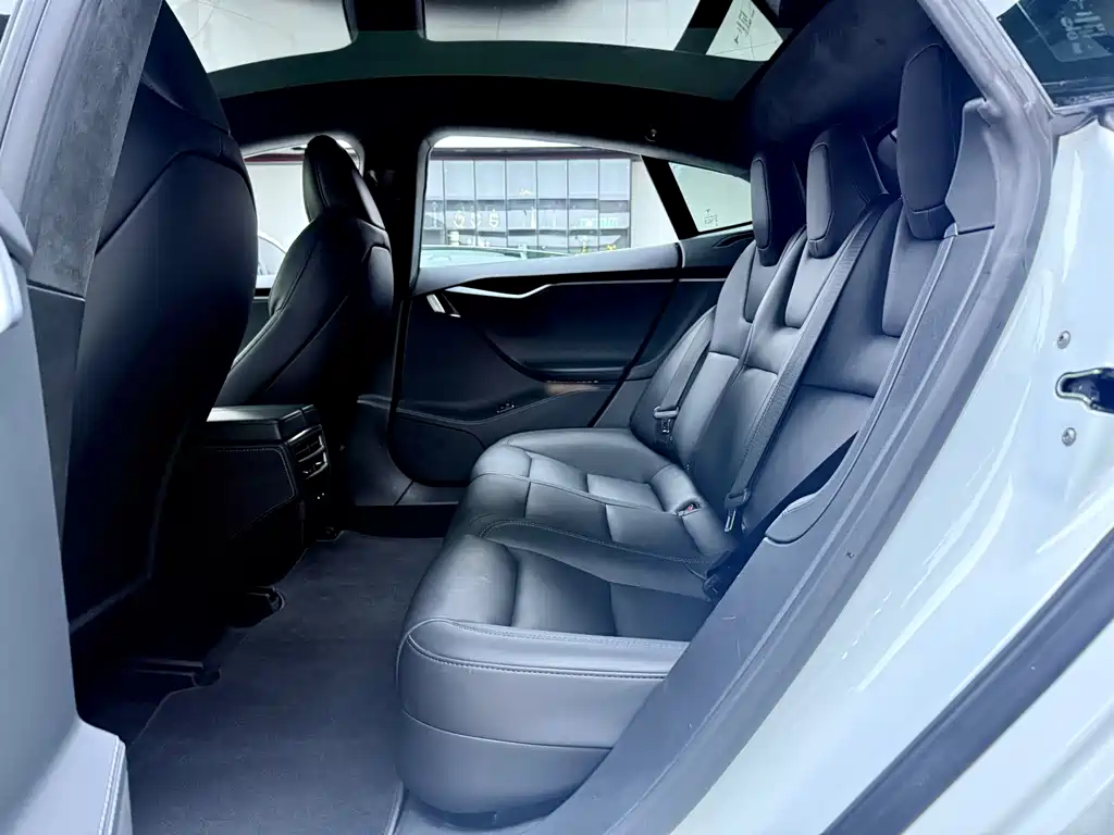 Tesla Model S — миниатюра 6
