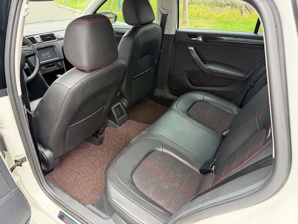 Skoda Rapid Spaceback — миниатюра 8