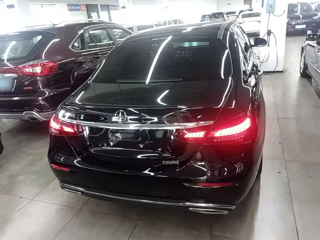 Mercedes-Benz E-Class — миниатюра 6