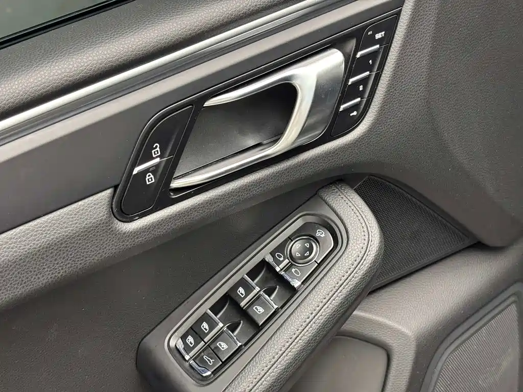 Porsche Macan — миниатюра 28