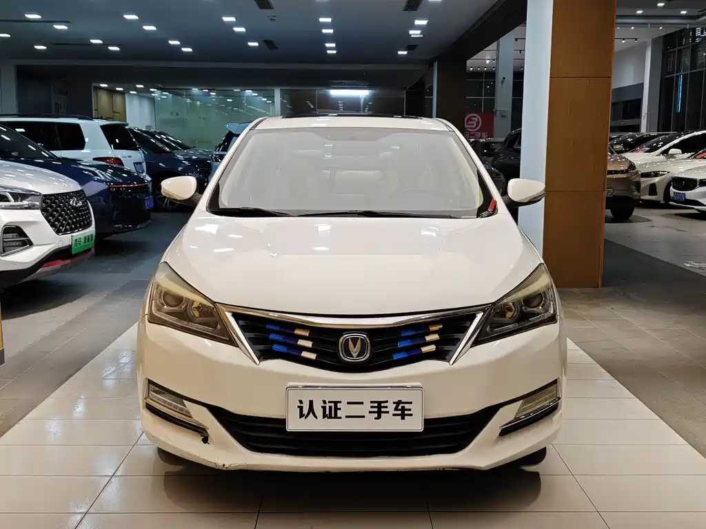 CHANGAN YUEXIANG V7