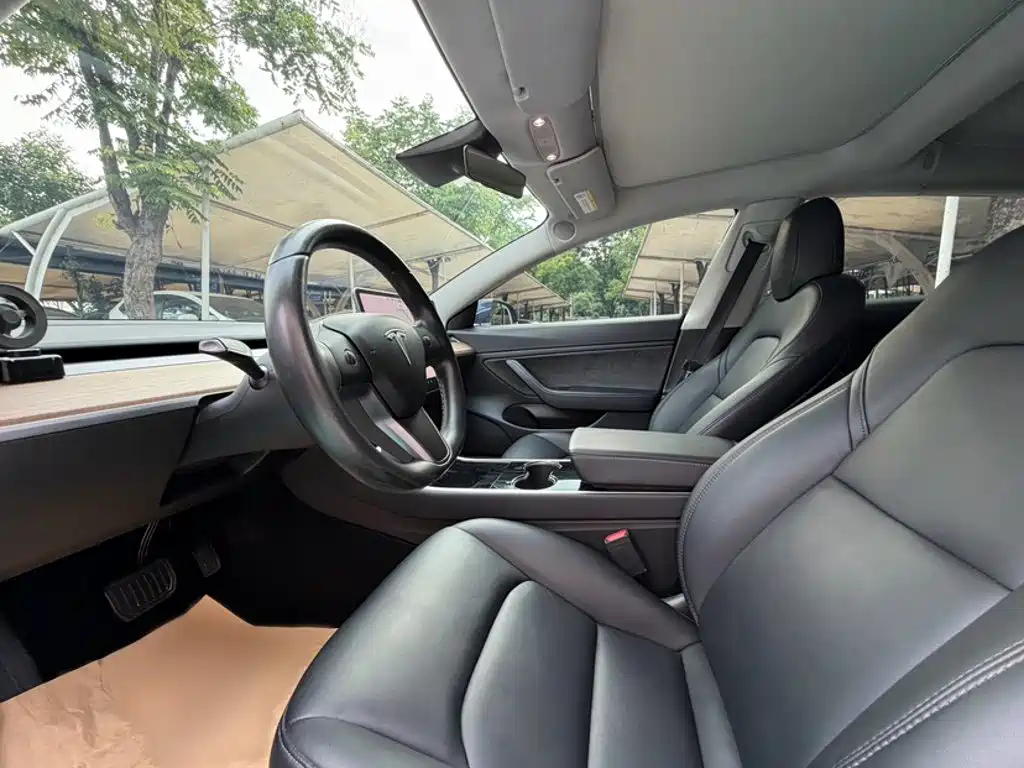 Tesla Model 3 — миниатюра 12