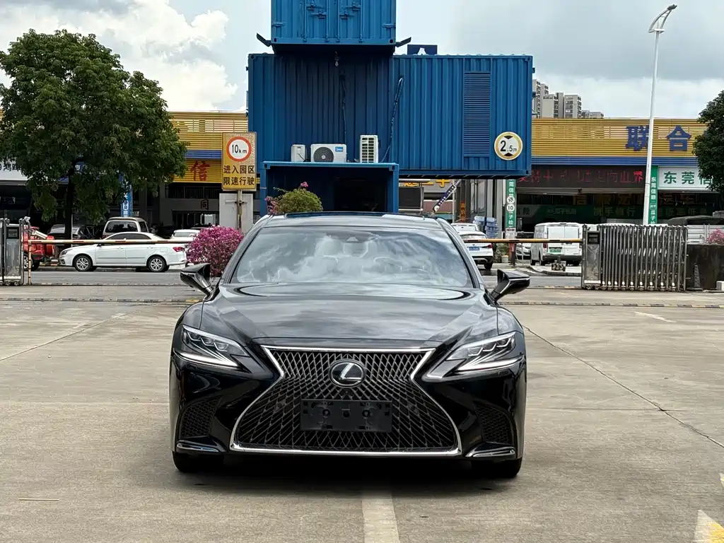LEXUS LS