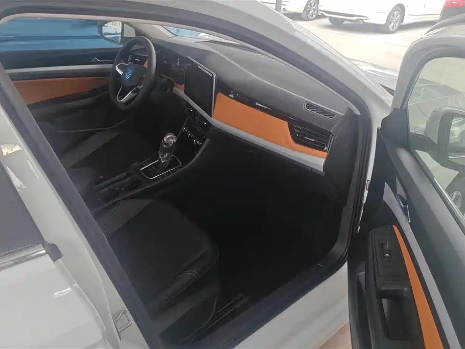 Volkswagen Bora 2025 200TSI DSG