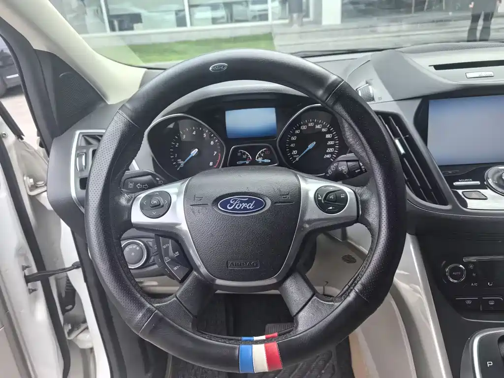 Ford Kuga — миниатюра 8