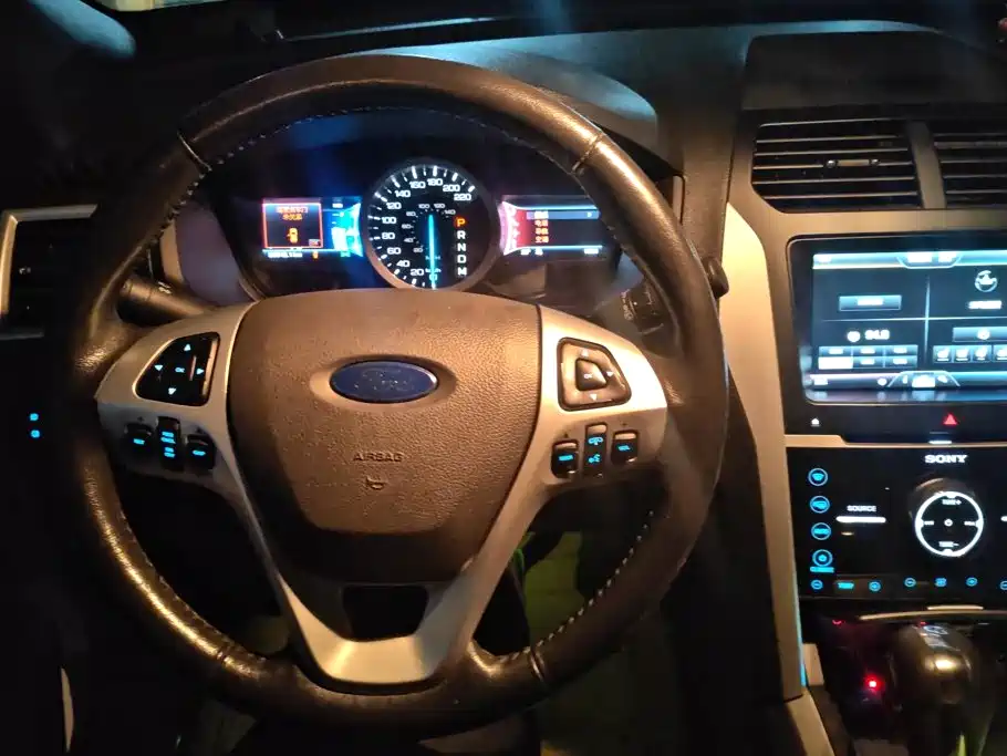 Ford Explorer (Import) — миниатюра 12
