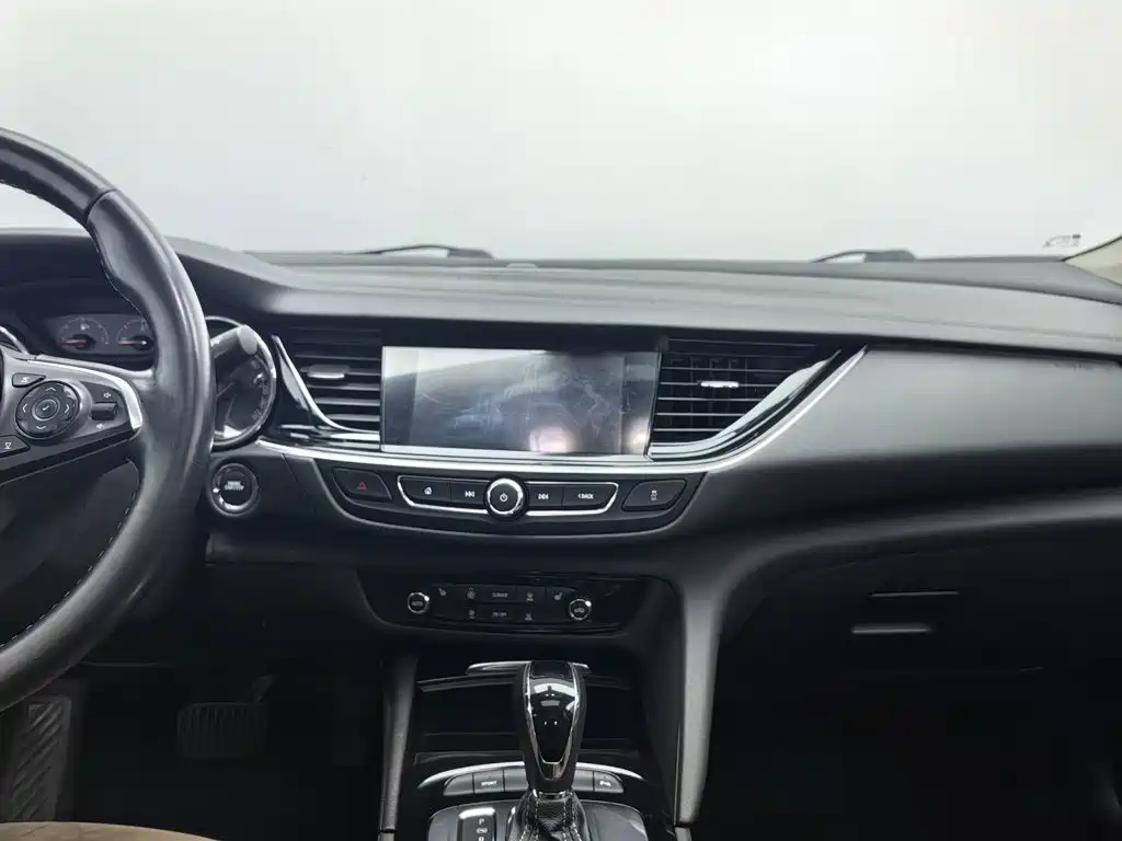 Buick Regal — миниатюра 12
