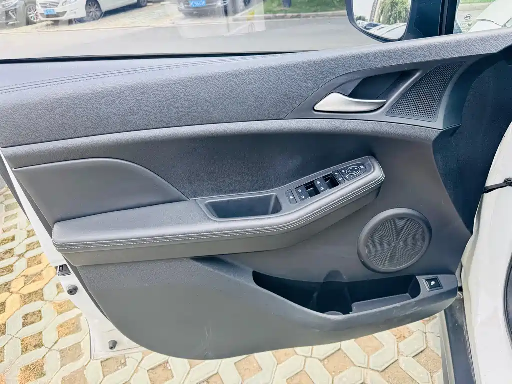 BYD Yuan EV — миниатюра 10