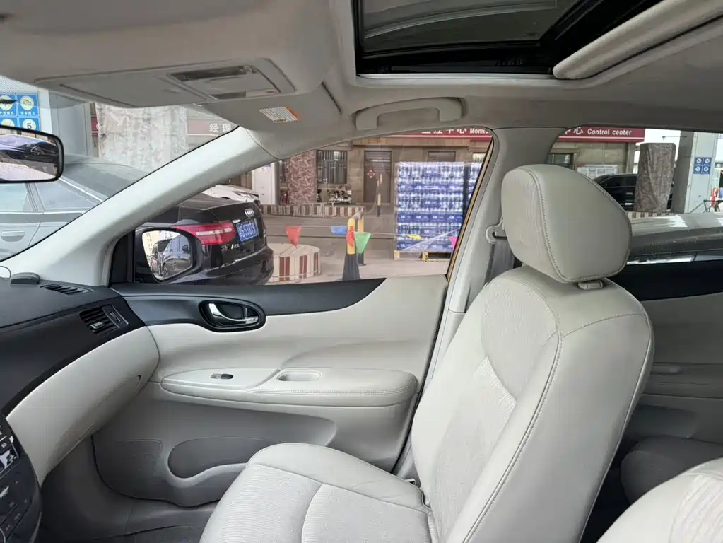Nissan Tiida — миниатюра 5