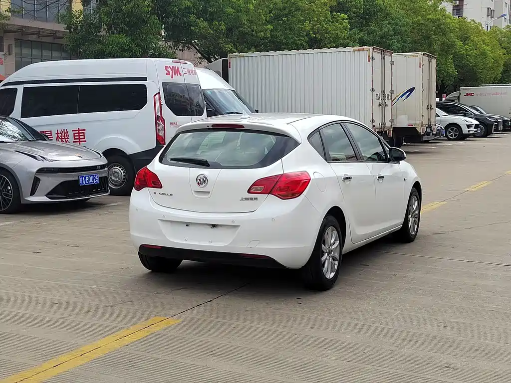 Buick Excelle — миниатюра 9