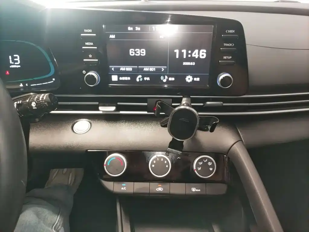 Hyundai Elantra — миниатюра 13