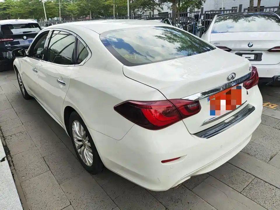 Infiniti Q70 — миниатюра 7