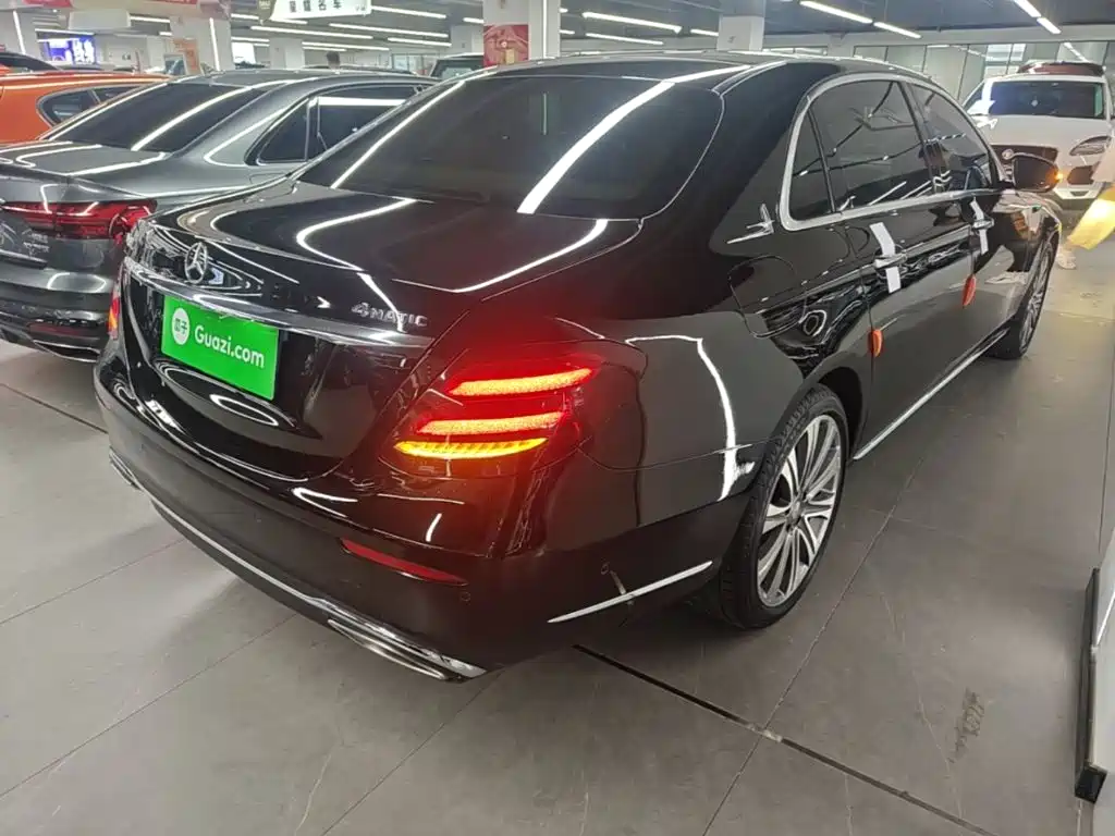 Mercedes-Benz E-Class — миниатюра 7