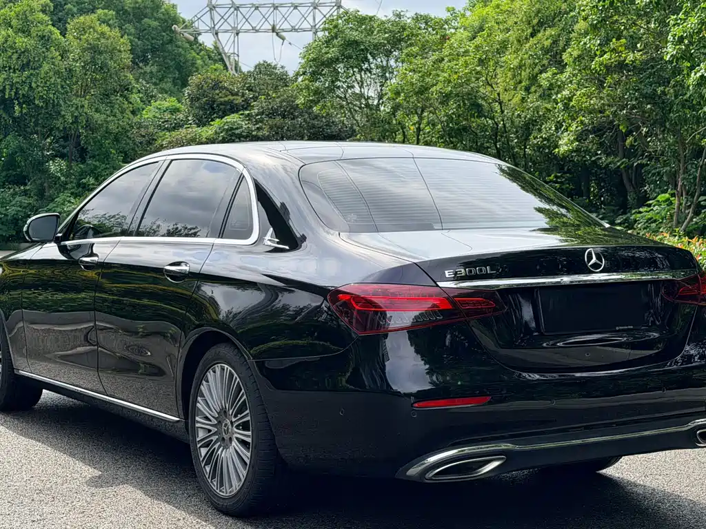 Mercedes-Benz E-Class — миниатюра 7