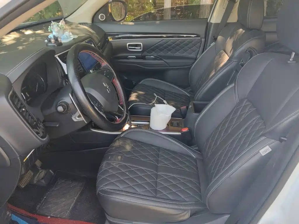 Mitsubishi Outlander — миниатюра 16