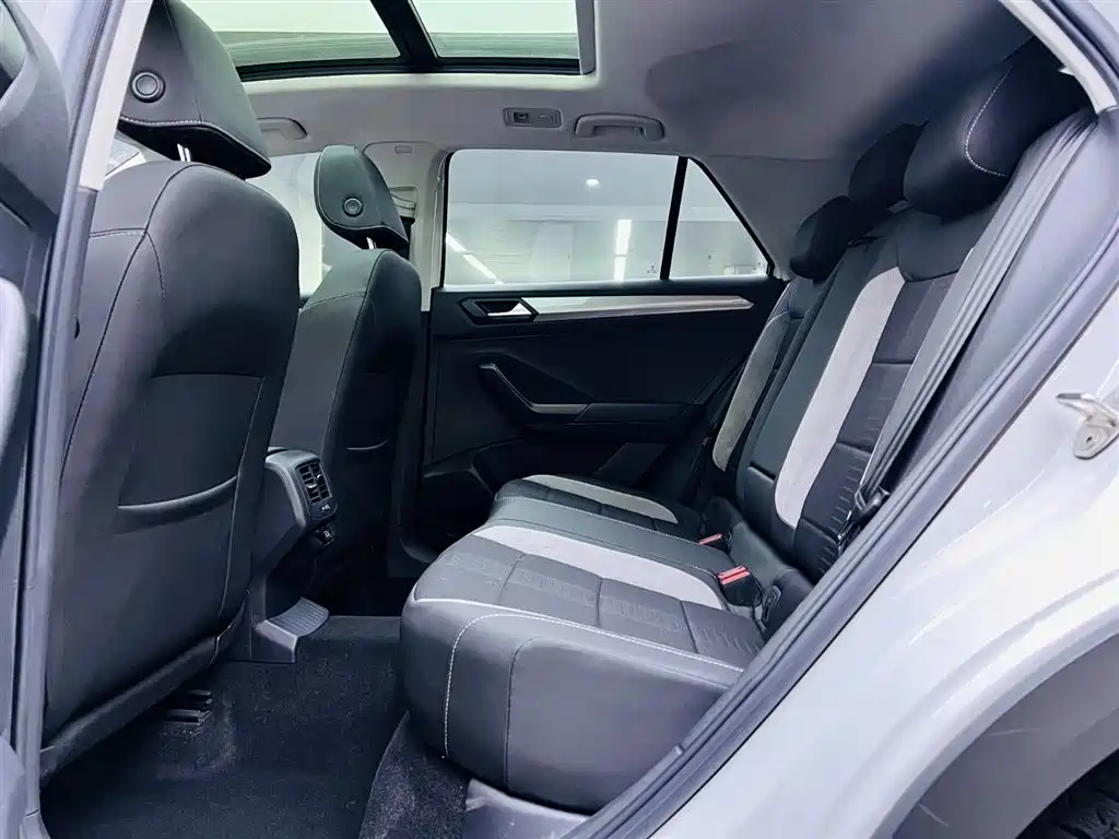 VOLKSWAGEN T ROC EXPLORING SONGS