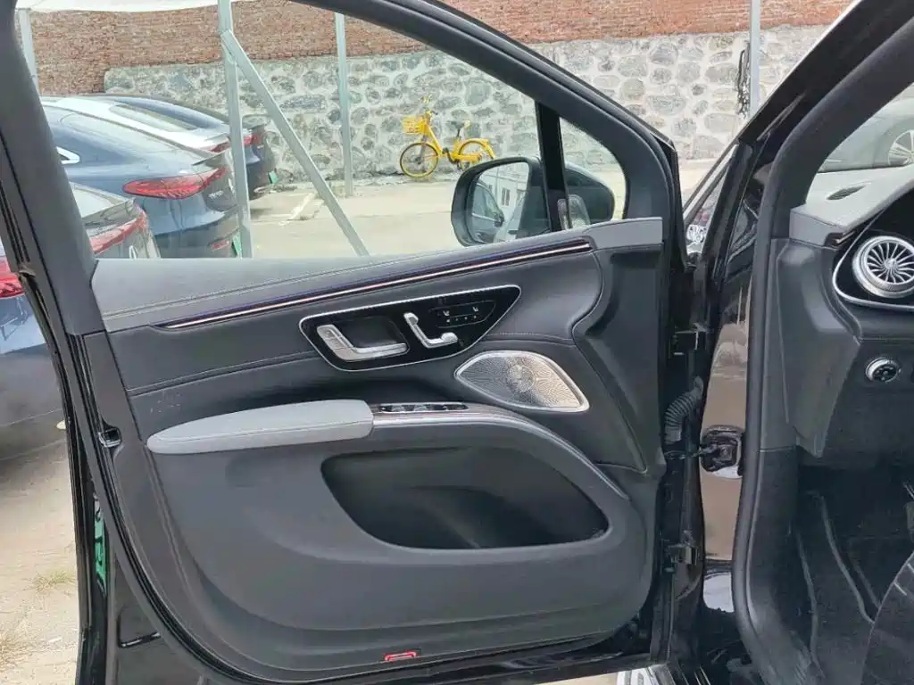 Mercedes-Benz EQS SUV — миниатюра 3