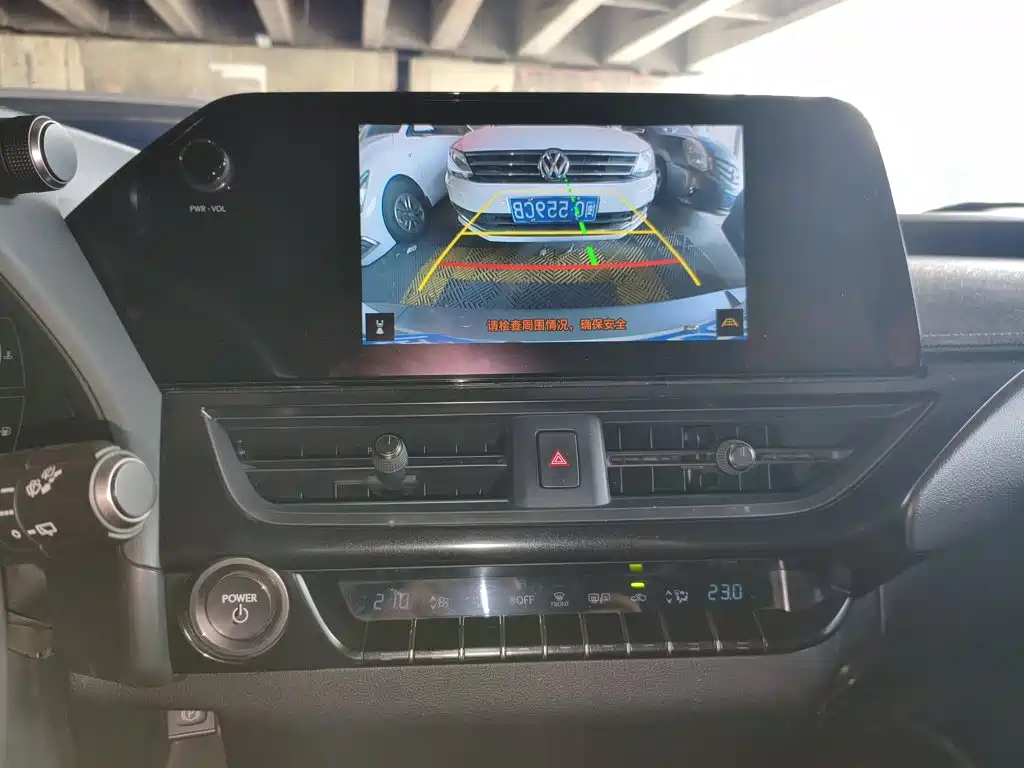 Lexus UX — миниатюра 13