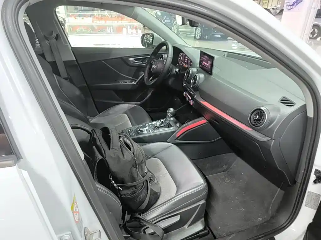 Audi Q2L e-tron — миниатюра 25
