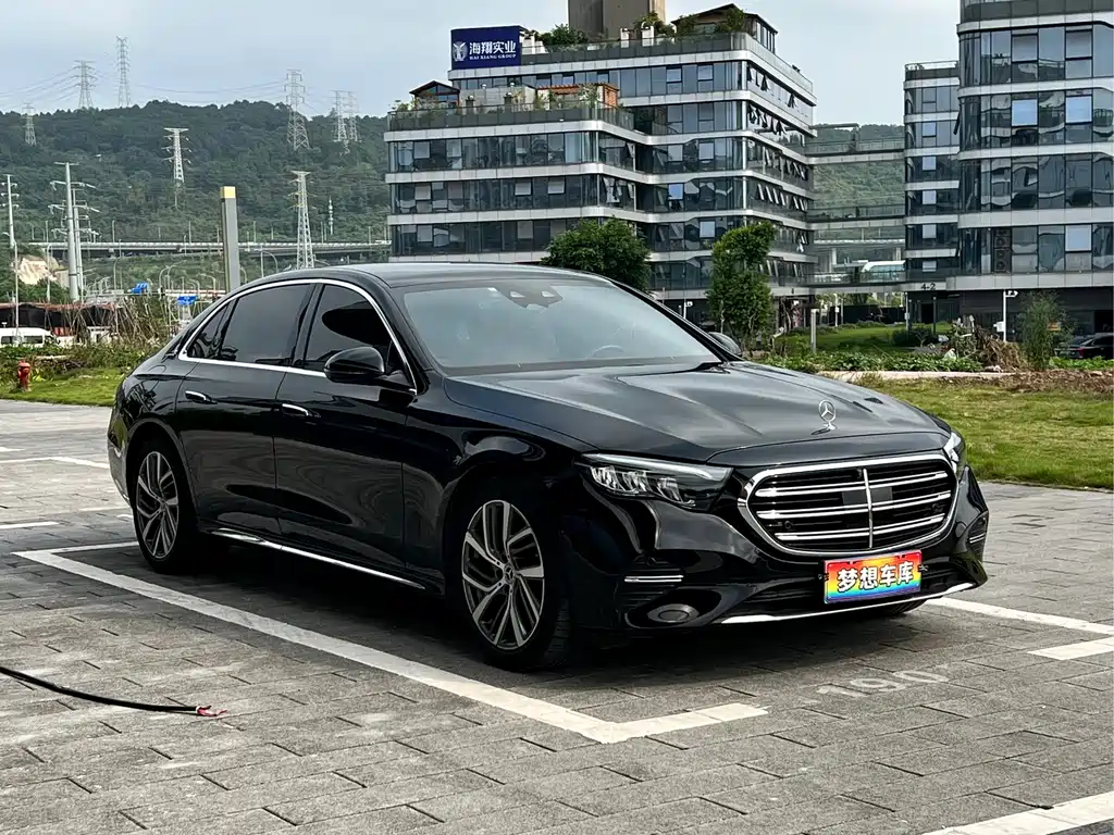 Mercedes-Benz E-Class — миниатюра 3