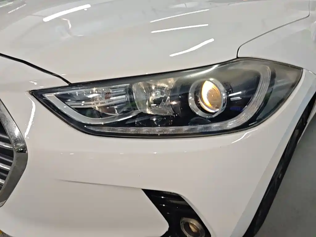 Hyundai Elantra — миниатюра 24