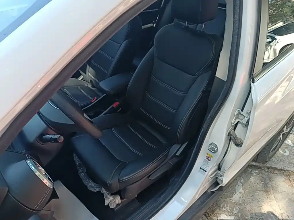BYD Yuan EV — миниатюра 15